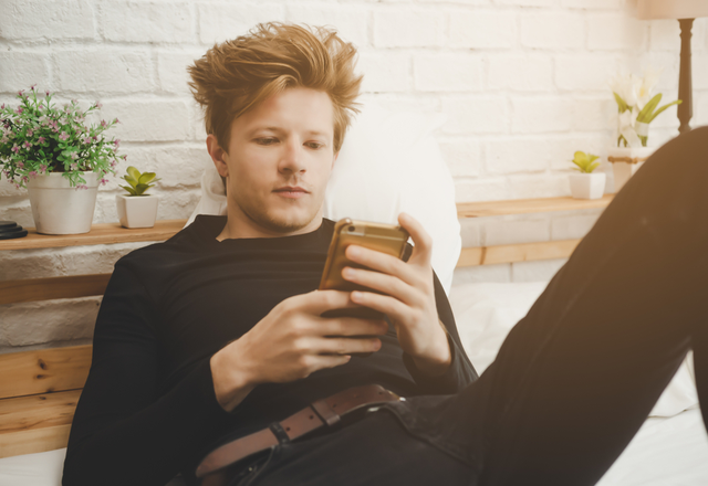 ちょっと弱ってるかも…「思わず浮気に走りたくなる」男性からのLINEとは