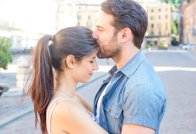 胸の高ぶりが止まりません！妻をゾクゾクさせる「ハグの仕方」って？