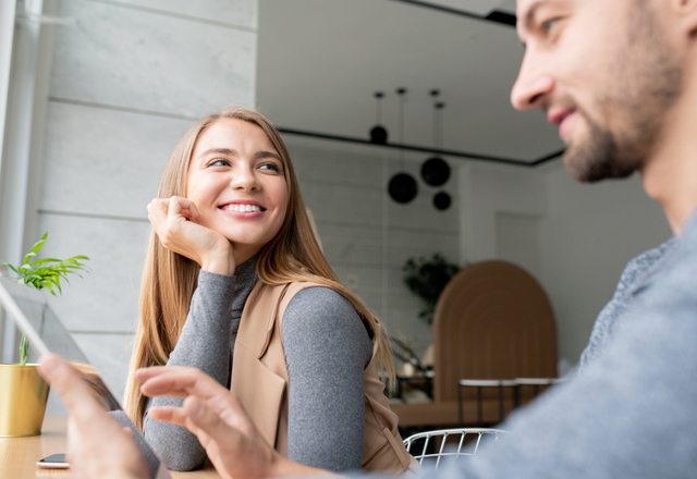 「早く気付いて！」女性が密かに出す“脈アリサイン”4つ