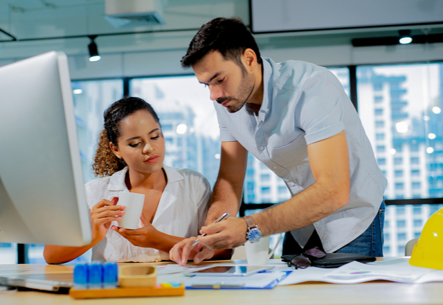 頭の回転早すぎ……♡女性から【知的な印象を持たれる男性の共通点】
