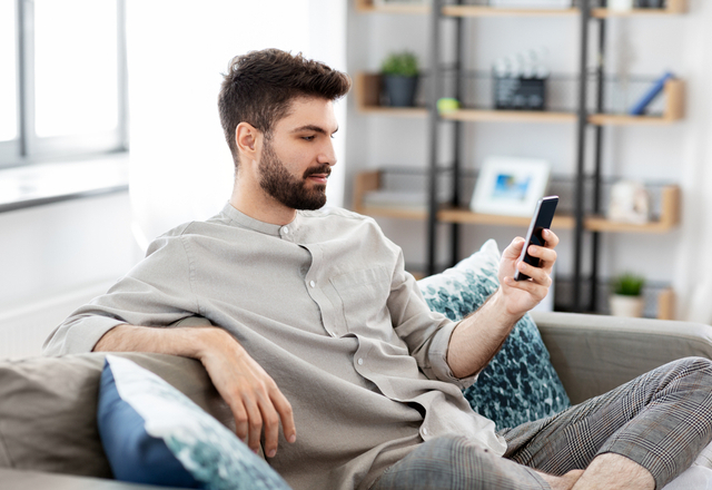 面倒くさいのかな…【LINEの返信が遅い】と脈ナシなの！？