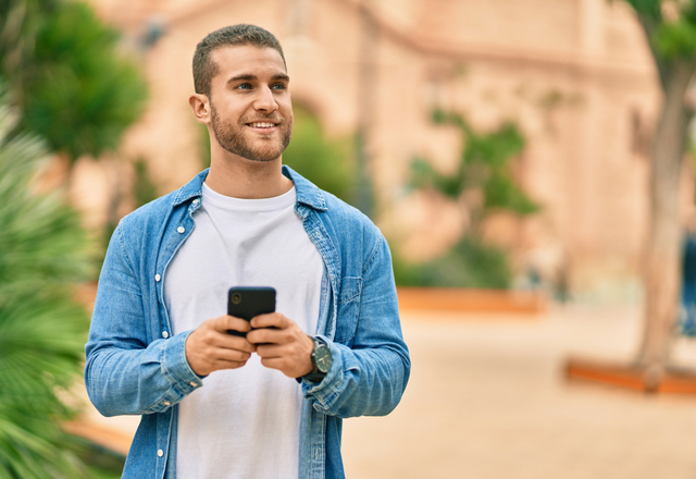 一瞬でこころ奪われた…。男性が【本気の女性に送るLINE】はココが違う