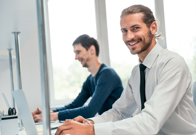 知的な人ってやっぱり魅力的…♡【知的な印象を持つ男性の特徴】4選