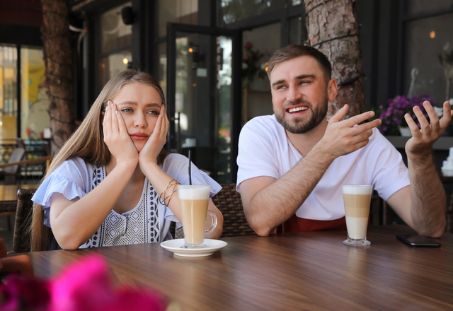 彼女の気持ちをチェック。「彼氏に冷めた女性がとる行動」とは