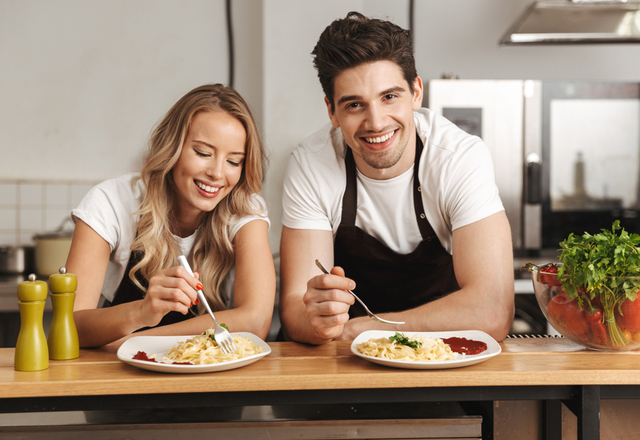 喜ばない男はいません…！多くの男性が思う「彼女に作ってもらいたい手料理」