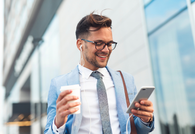 「愛しさ爆発〜！」男性を落とす“LINEでのキラーワード”4つ＜年上男性編＞