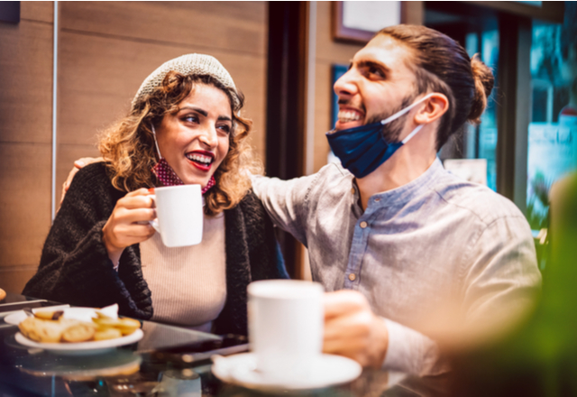 【共通点4つ】美人ではないのに“何故かモテる女性”の特徴