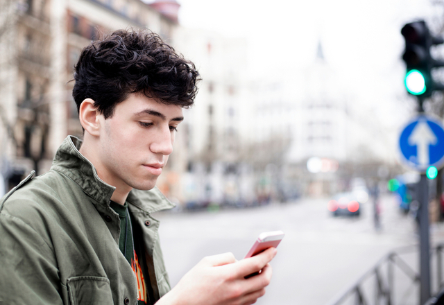 意中の彼に送ってみて！相手の「本性」を知る“LINEでの4つの質問”とは