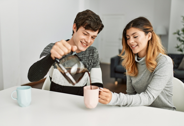 「頭から離れない…！」モテ男子がやっている＜女性が意識してしまう男性の行動＞