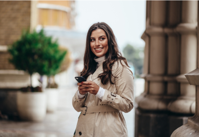 【年下男性】を虜にする！余裕を感じさせる”オトナ女子のLINE”とは？