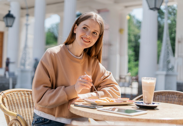 「楽しく生きたもん勝ち！」まずは真似をしたい“ポジィティブ女性の口癖”4つ