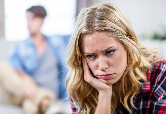 【男性必見】どんな気遣いが必要なの…？妻の“機嫌が悪い時”の対処法4つ