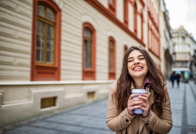 「見た目がすべてじゃない！」“美人じゃなくてもモテる女性”の特徴