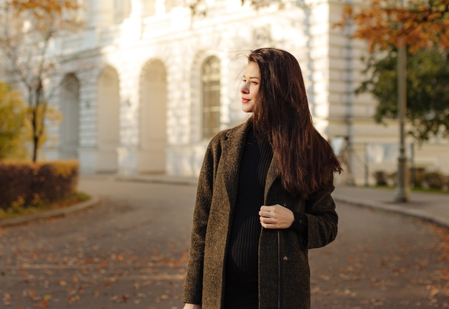 「ゾッコンです…」「尽くしたい！」男性が“追いかけたくなる”女性の特徴4選