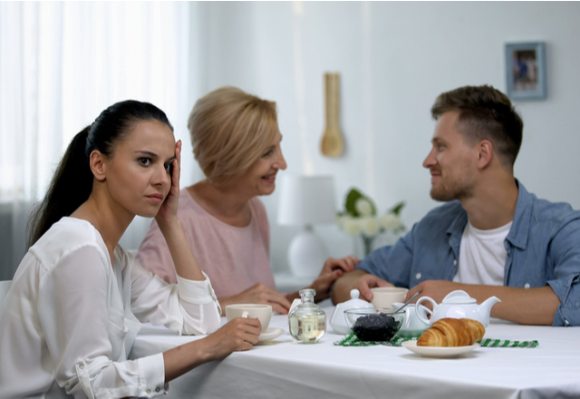 耳を疑った…「また仕送り待ってるからね」夫婦関係に影を落とす！＜義父母の言動SP＞