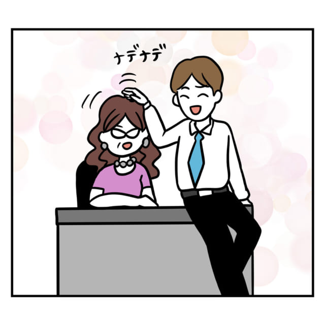 職場で母親の頭をナデナデ！？「まるで恋人同士」な極度のマザコン彼氏に驚愕！！