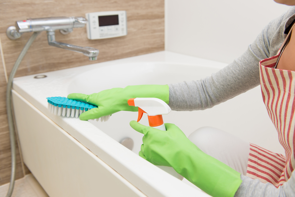 風呂場の黒カビを予防！【超時短になる掃除術2選】