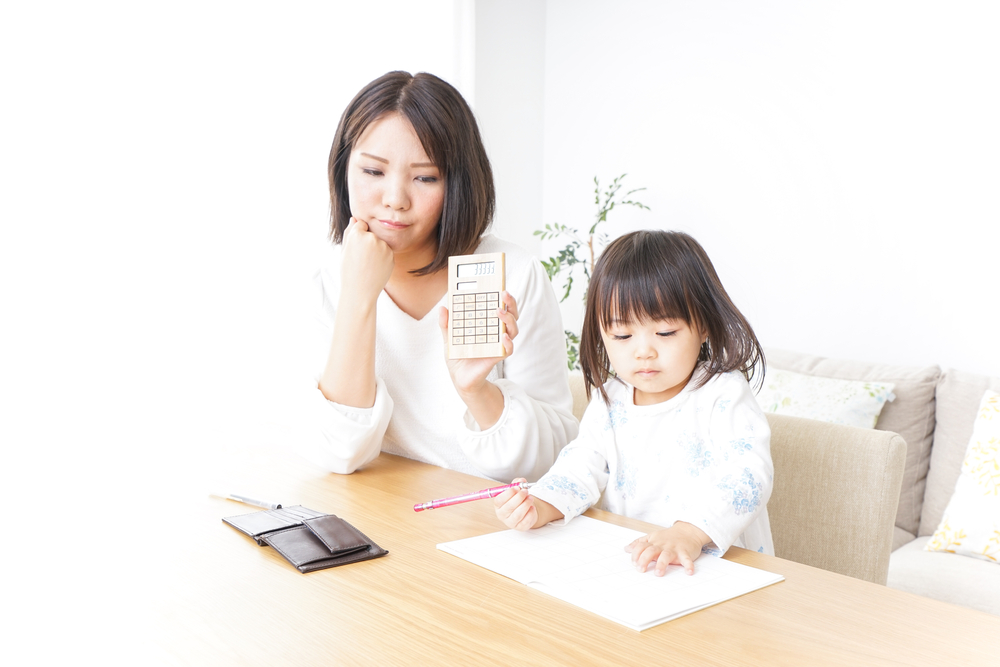 年収350万円。子ども1人・3人家族「児童手当は貯金」リアルな“貯金額と収支内訳”を大公開！【みんなの節約術】