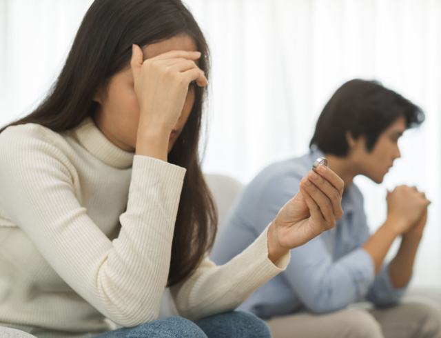 浮気の基準は「キス」が最多。一方、「ジャッジするのは裏切られた当事者」「進展する可能性のある行為から」との回答も！