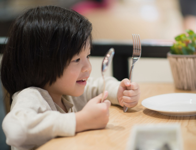 「レストランによる子連れのお客様への対応」読者の本音は…「注意書きは必要」「少し厳しい」