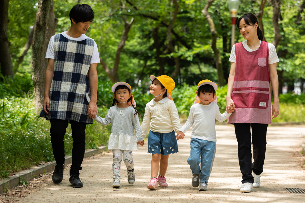 【女性の割合が多い業界で働く男性】に約半数が「活躍してほしい」と回答。「きちんと仕事をしていれば関係ない」「向き不向きは性別では判断できない」