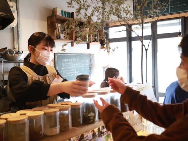 アバター等でも働ける！？チャイの製造工房兼カフェで自分に合った働き方を選択