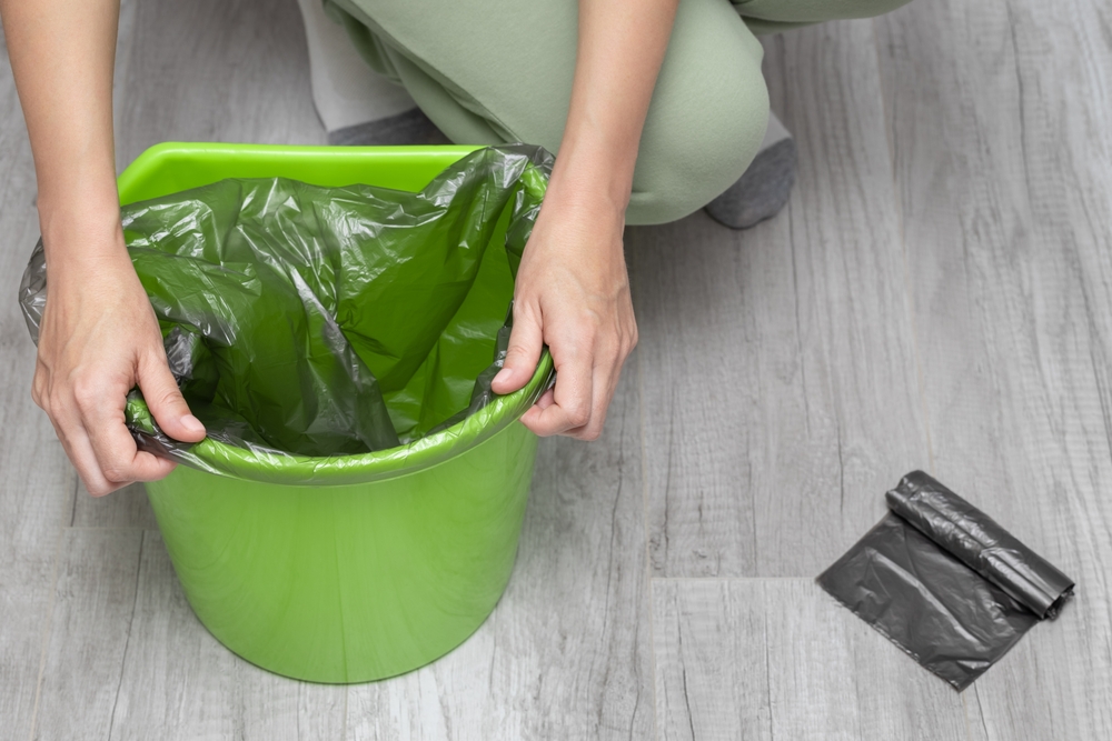 冷凍食品の「外装ビニール袋」そのまま捨てないで！活用次第で掃除に役立ちます◎