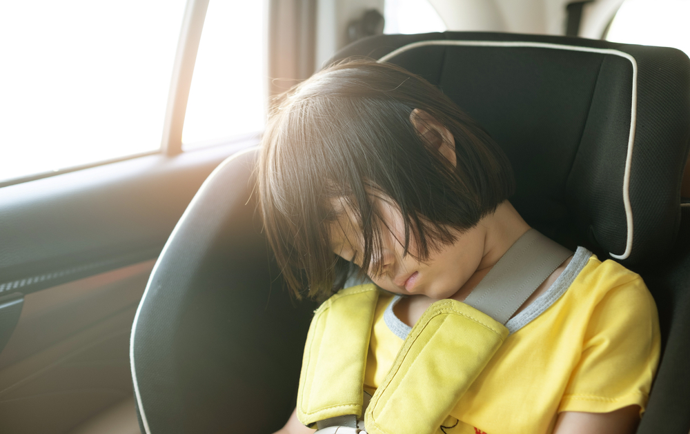 【開けたまま！？】帰りの車内で我が子をみると…→驚きの寝顔に「生きた心地しない」「びっくりする」