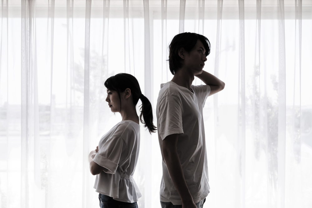 【行為中にヒリヒリ…】性交痛についてパートナーに相談した結果？