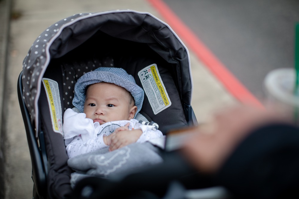 “手動ドアに苦戦”ベビーカーで入れなくて…→見知らぬ女性の何気ない行動に感謝！！