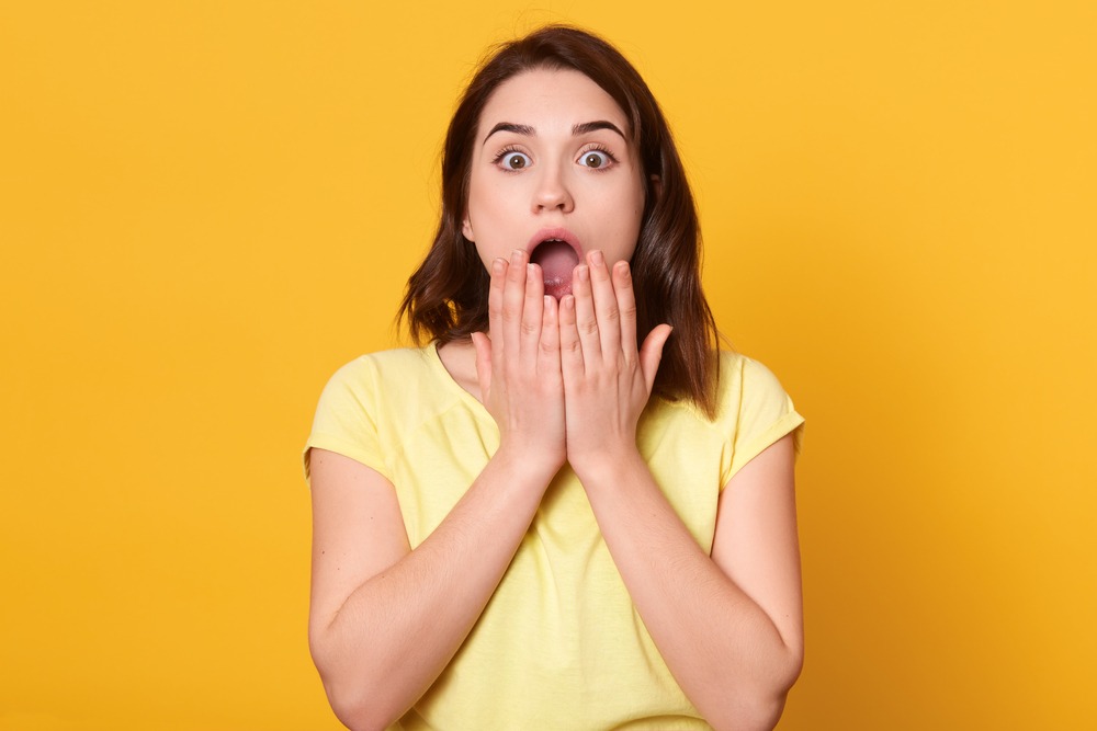 【ピンチ】ヒールが側溝に挟まって転倒！？→「お姉さん大丈夫？」駆け寄ってきた小学生のとっさの気遣いに感動！