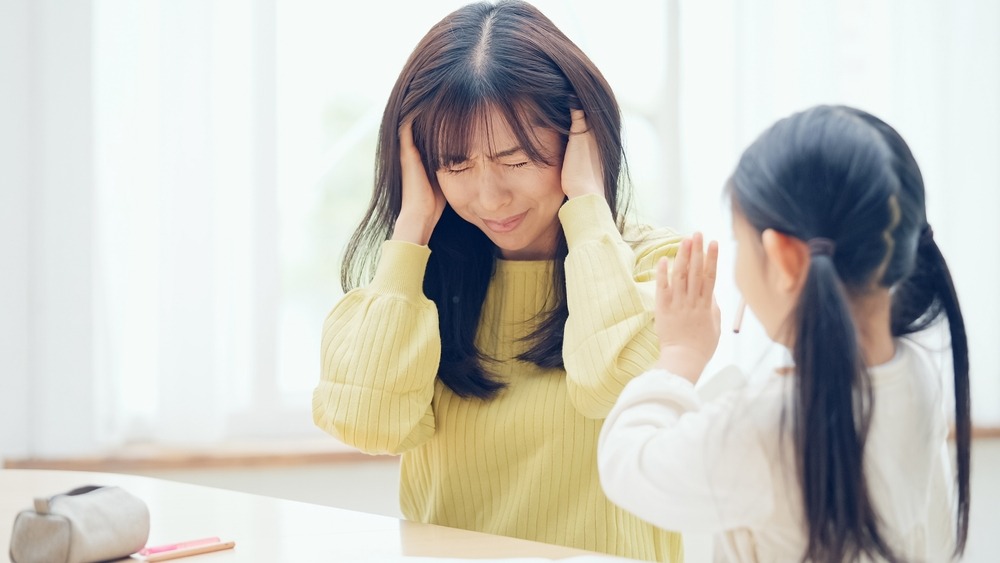 イヤイヤ期の子どもが買い物中に暴れまわり限界に…→「大丈夫、立派よ」手を差し伸べた女性の神対応に大号泣！！