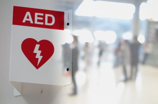 「全国に約67万台あるのに…」心停止後のAED使用率はわずか4.3％。医師が“無料アプリ登録者100万人”を目指す理由