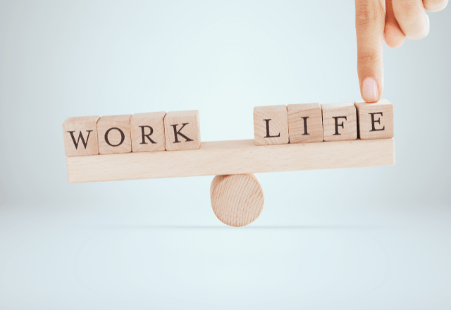 管理職の“一時的でポジティブな降格制度”に賛否！「本当に一時的？」「仕事より優先すべき」と割れたワケ