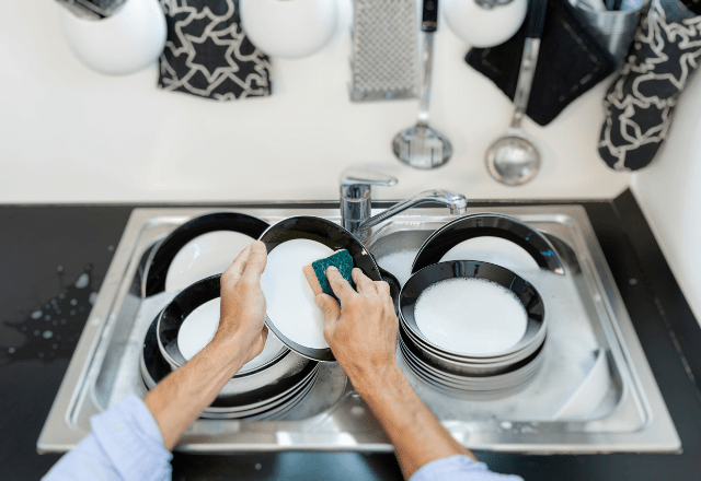 ドイツでシェアハウス…洗剤を泡立て食器を洗った瞬間⇒ドイツ人に”指摘された”理由に「その洗い方でいいの！？」