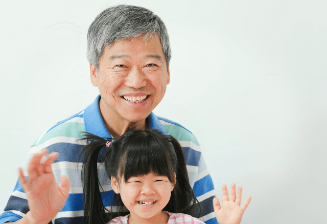 60代の祖父が大好きな孫　祖父の帰宅を阻む孫の行動に…→「みんなが爆笑」「成長は早い」