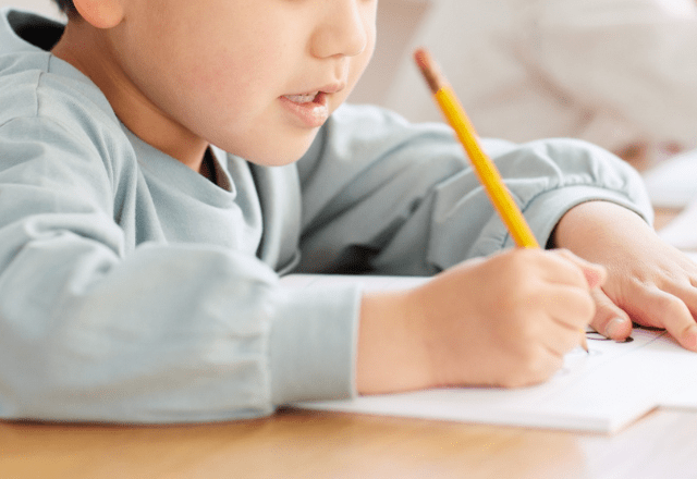 【祖父母の家で…】文字を練習する4歳の孫　自由帳を見た瞬間⇒まさかの内容に「うるっとした」「うちの子になっちゃうか？」