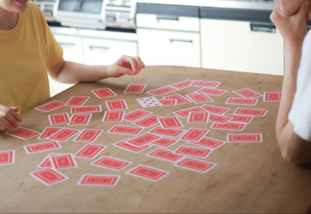 神経衰弱で遊ぶ祖父と孫　「負けても泣くなよ」といった矢先⇒祖父が”本気モード”に「思わず笑った」